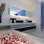 Villa Aqua