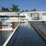 Villa Aqua